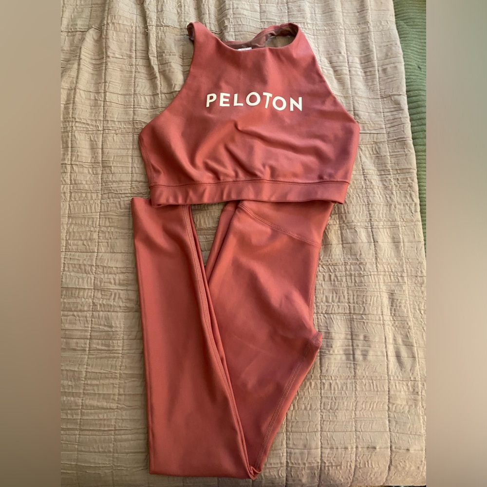 Peloton outfit | Leggings & Sports Bra | Coral
